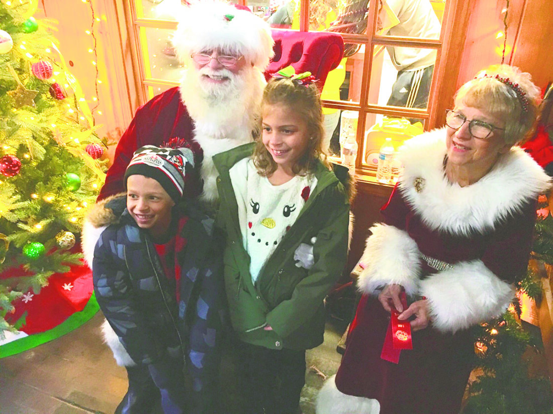Old-fashioned holiday fun thrills throngs at Christmas at the Mill | News, Sports, Jobs - Vimarsana News